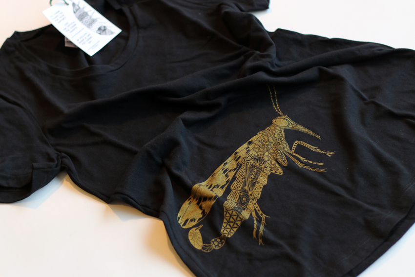 Women - Black with golden Scorpionfly - XS (TS011)