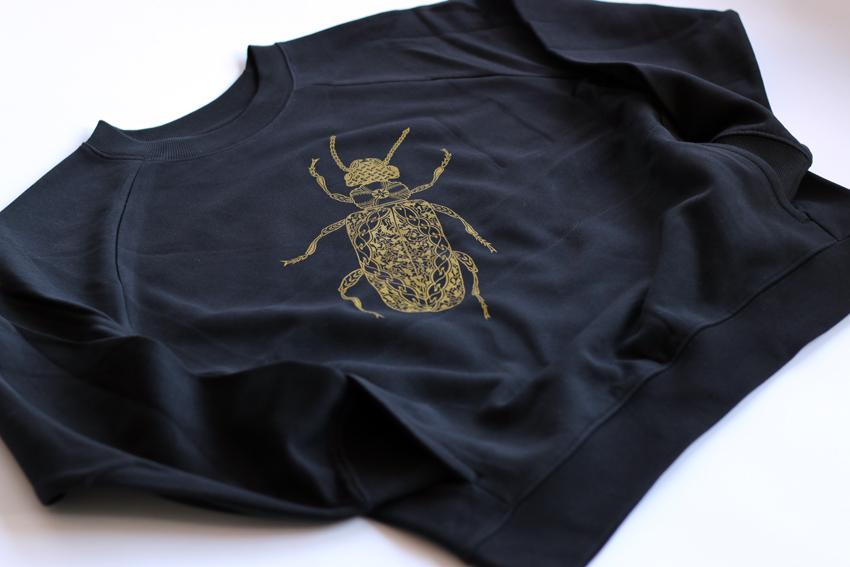 Women - Black with golden Beetle - XS (SWA051)