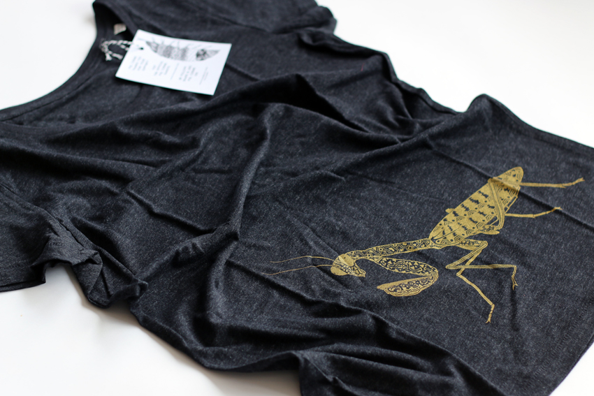 Women - Heather black with golden Praying Mantis - XS (TS095)