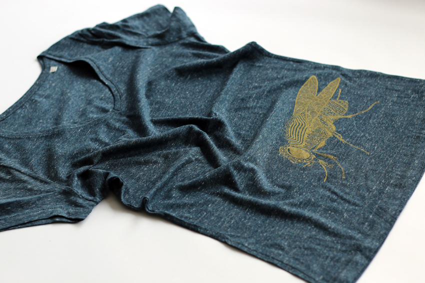 Women - Heather blue denim (v-neck) with golden Fly - S (TS067)