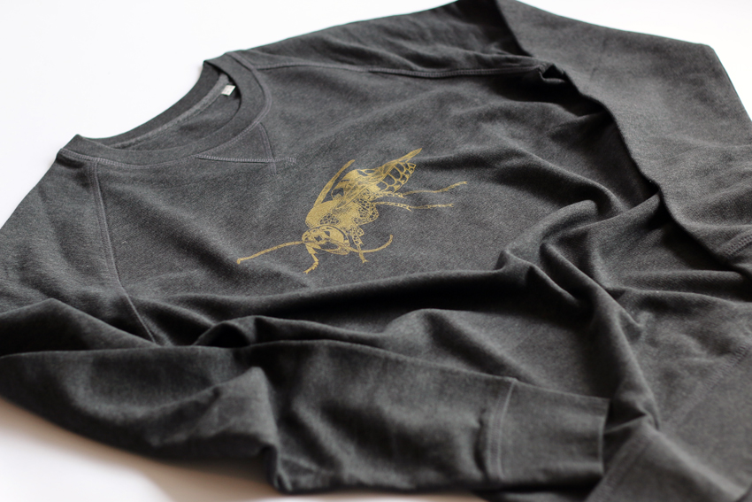 Men/Unisex - Dark heather grey with golden Hornet - S (SWA115)