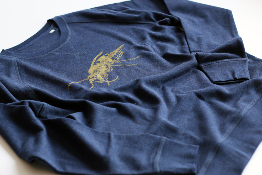 Men/Unisex - Black heather blue with golden Hornet - S (SWA123)