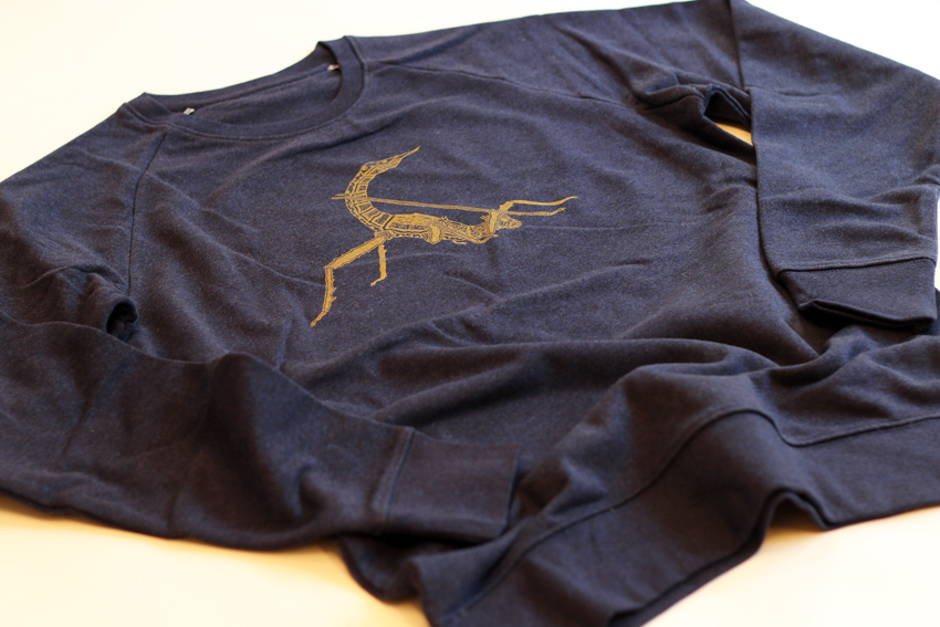 Men/Unisex - Black heather blue with golden Jungle nymph - L (SWA122)