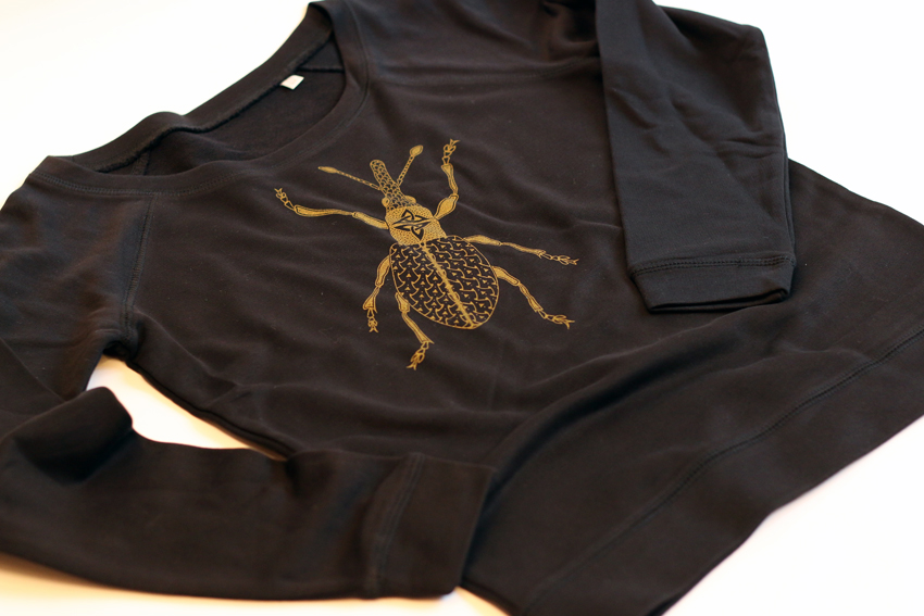 Women - Black with golden Weevil - S (SWA085)