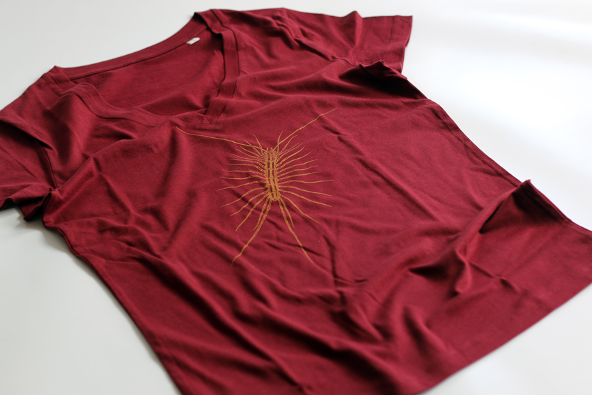 Women - Burgundy (v-neck) with golden House centipede - XL (TS097)