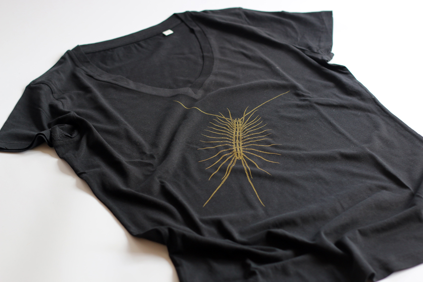 Women - Black (v-neck) with golden House centipede - L (TS066)