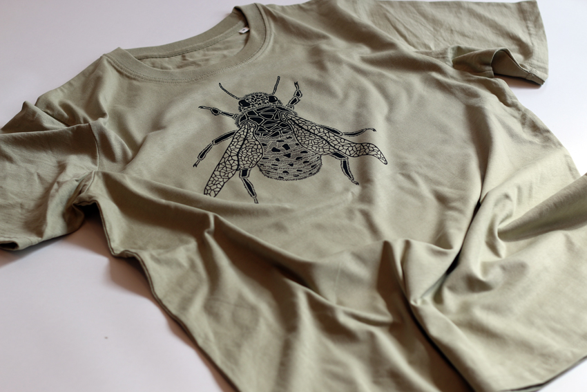 Men - Sage green with black Bee - M (TS033)