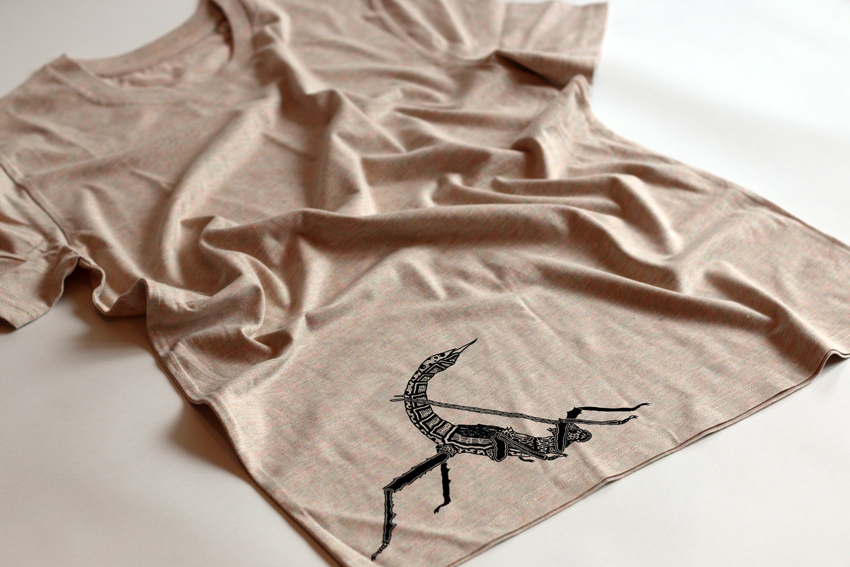 Men - Natural raw with black Atlas moth - L (TS028)