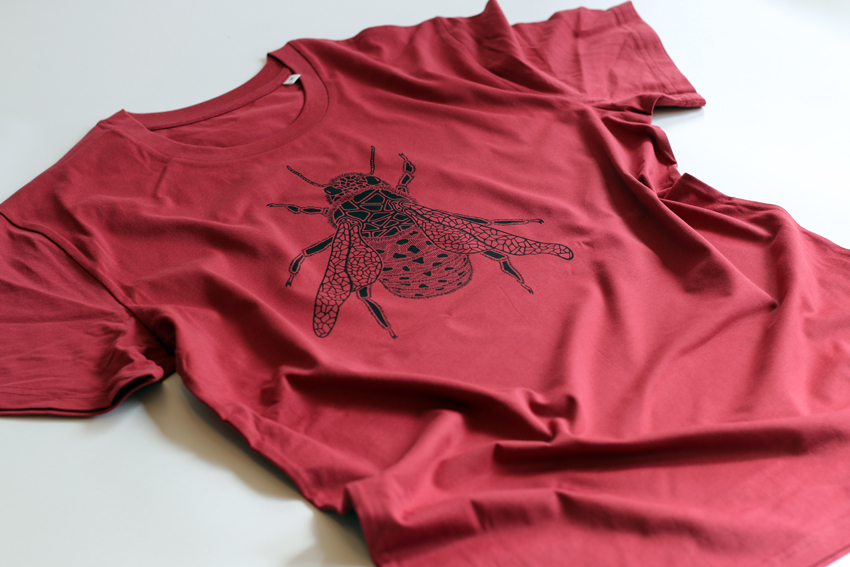 Men - Earth red with black Bee - M (TS086)