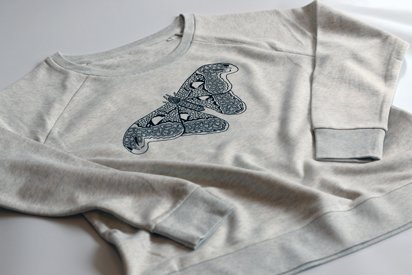 Women - Heather cream grey with black Moth - XS (SWA051)